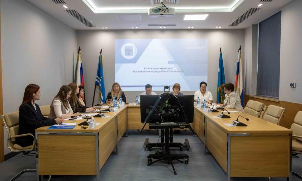 Совет экономической безопасности Южно-Сахалинска обсудил налоговые задолженности бизнеса