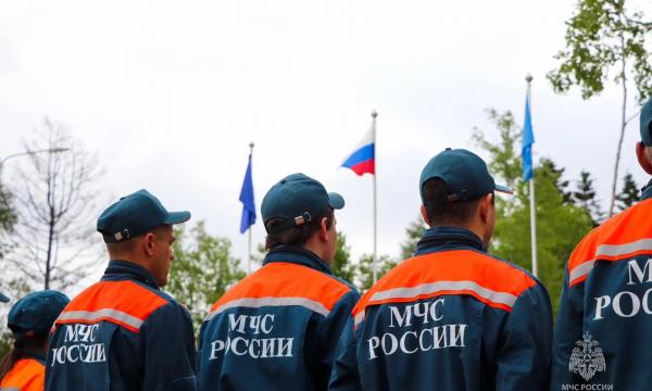 Под флагом единым!