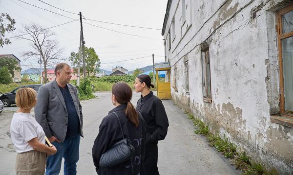 Семья из аварийного дома получит помощь в ремонте и переезде