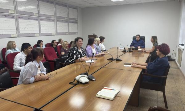 Прокурор Сахалина провёл встречу с работниками железнодорожных станций