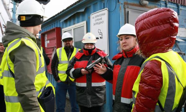 Профориентационная экскурсия в Корсаковский порт собрала соискателей