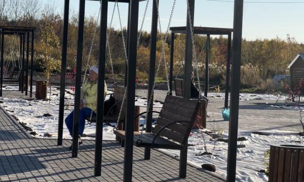 В Углегорском районе завершают благоустройство двух новых скверов