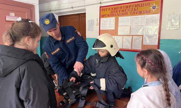 Школьники из Мгачи познакомились с работой пожарных