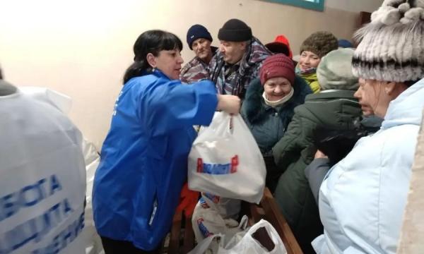 В Поронайском округе продолжается благотворительная акция по раздаче рыбы