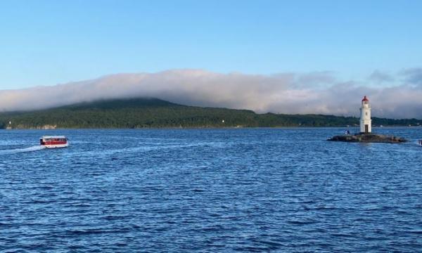Под Владивостоком рыболовный катер столкнулся с сухогрузом