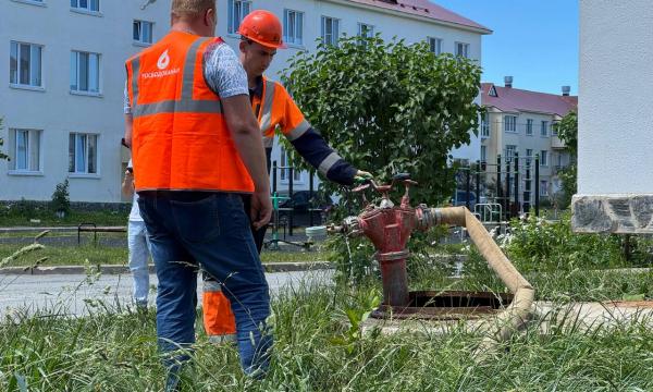 В Дальнем за сутки коммунальщики промыли четыре километра водопроводных сетей