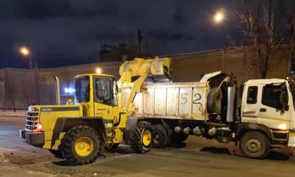Дорожные службы круглосуточно очищают улицы Южно-Сахалинска от снега