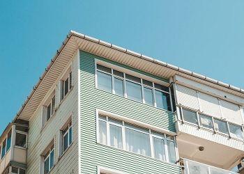 В Благовещенске спасли двух девочек, кричавших о помощи с балкона одной из многоэтажек