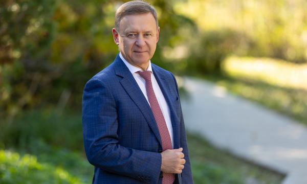 Мэр Южно-Сахалинска поздравил с Днем работников автомобильного и городского пассажирского транспорта