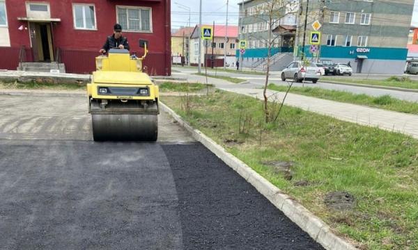 В Поронайском районе ямочный ремонт в этом году пройдет на дорогах и во дворах