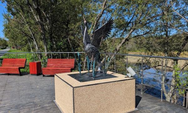 Новая аллея со скульптурой цапли появилась в Анивском районе