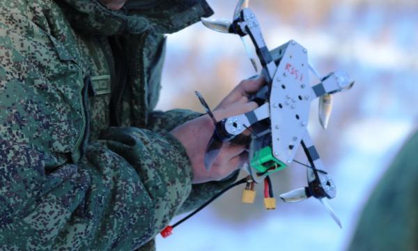 Военные на Сахалине осваивают управление дронами