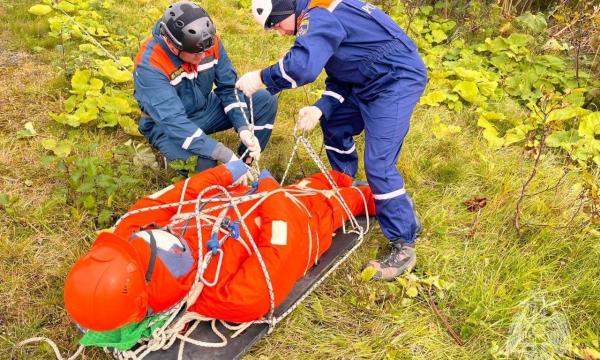 Спасатели совершенствуют навыки работы в горах