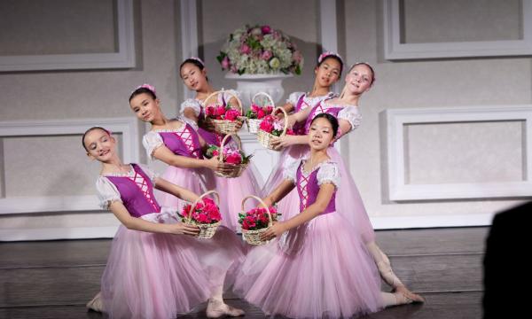 В Южно-Сахалинске наградили победительниц конкурса "Женщина года"