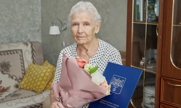 На Сахалине заслуженному учителю РФ Нине Сахаровой исполнилось 90 лет