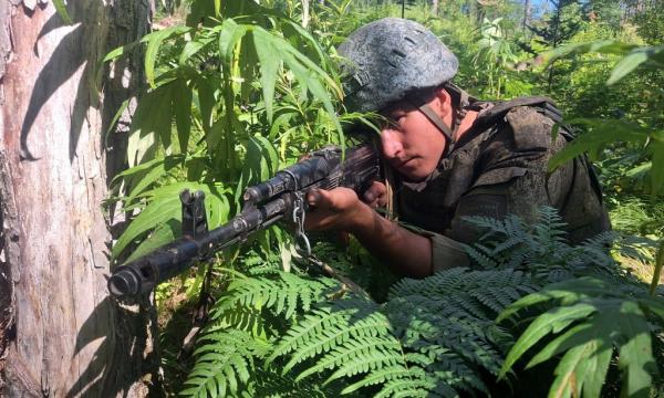 Военные на сахалинском полигоне отрабатывают штурм опорных пунктов