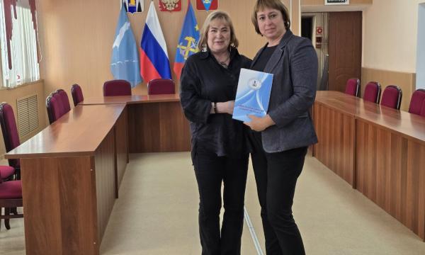 Сахалинский избирком наградил членов УИК Углегорска за организацию выборов