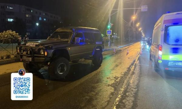 На проспекте Мира в Южно-Сахалинске Nissan Safari сбил пешехода