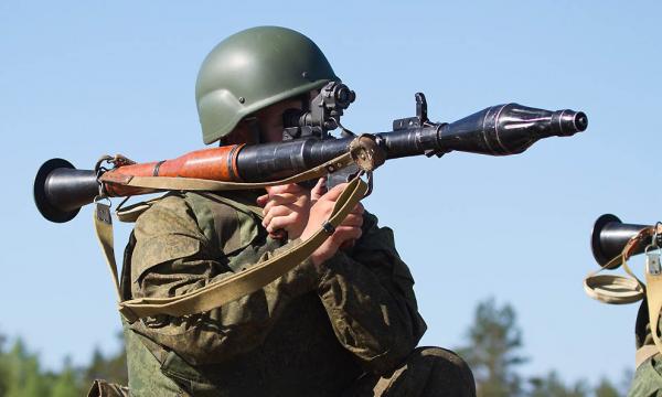 Гранатомётчики на Сахалине учатся вести огонь в разных условиях