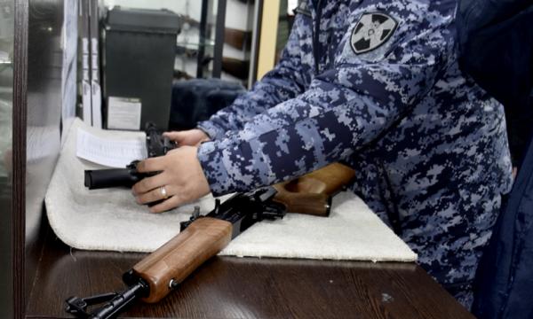 На Сахалине сотрудники Росгвардии проверили более пятидесяти владельцев оружия за неделю