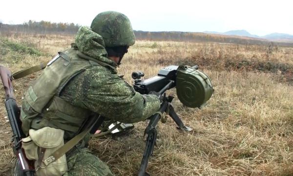 Сахалинские военнослужащие осваивают автоматические гранатомёты АГС-17 «Пламя» Сахалинские военнослужащие осваивают автоматические гранатомёты АГС-17 «Пламя»