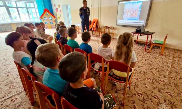 Сотрудники  ГИМС МЧС  России проводят уроки безопасности для детей