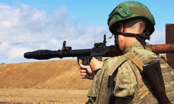 Военнослужащие ВВО осваивают стрельбу из РПГ-7В на Сахалине