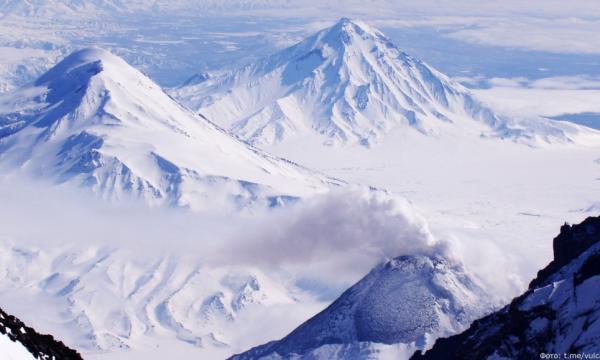 Жителей и гостей Камчатки призывают не приближаться к вулкану Безымянный