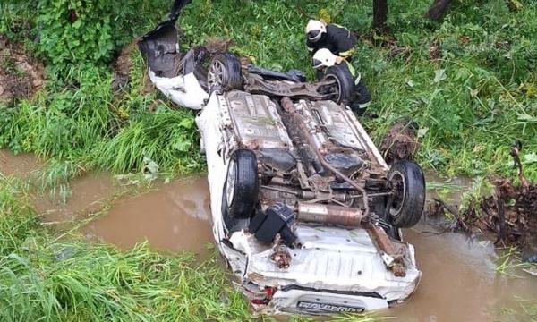 Водитель Toyota Belta съехал в кювет на трассе Южно-Сахалинск-Холмск