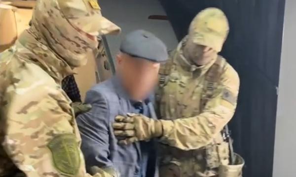 Четверо жителей Сахалинской области и гражданин Москвы организации канал незаконной миграции