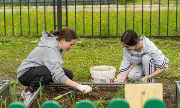Лето с пользой: в Южно-Сахалинске начали работу школьные трудовые бригады