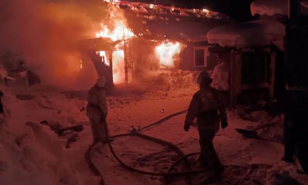 В Тымовском жилой дом горел на площади 96 квадратных метров