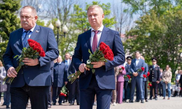 Сахалинцы собрались у мемориала в 30-ю годовщину трагедии Нефтегорск