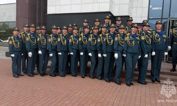 На Сахалине торжественным маршем прошлись сотрудницы МЧС России