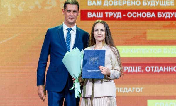 Высокое призвание: педагогов Южно-Сахалинска поздравили с профессиональным праздником