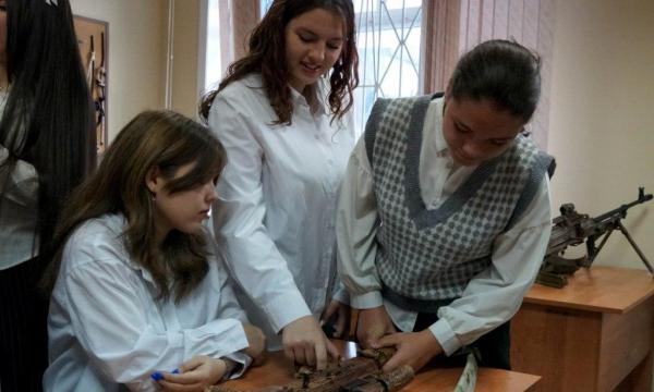 Школьники Южно-Сахалинска познакомились с работой спецназа