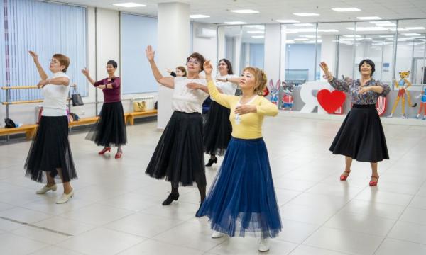 Южносахалинцы старшего поколения осваивают спортивные бальные танцы