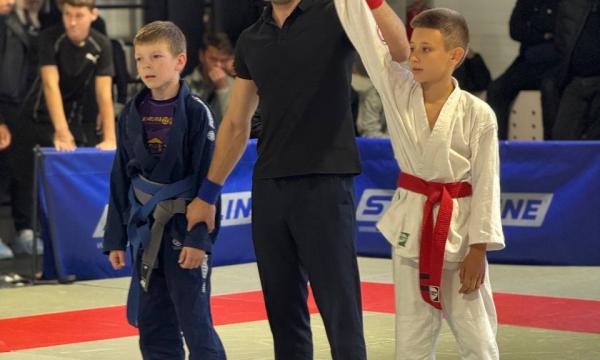 Островные атлеты почтили память Артура Шалынина на фестивале единоборств в Холмске