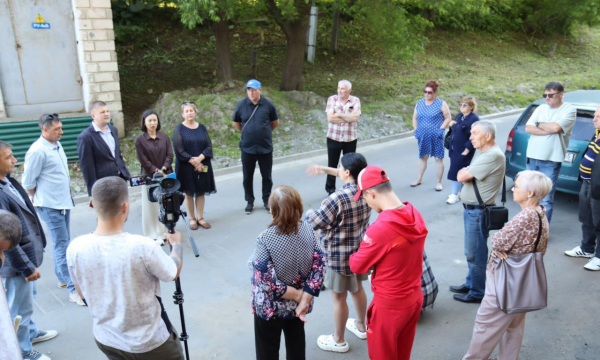 Жители холмской пятиэтажки блокируют проведение капитального ремонта