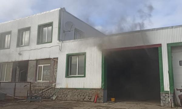 Спасатели потушили пожар в складском помещении Северо-Курильска за 67 минут