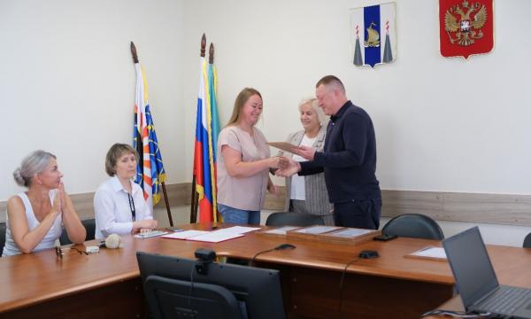 Членов избиркомов Южно-Курильска наградили за работу на выборах