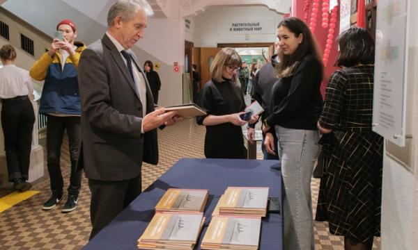 Фотоальбом «Крейсер «Новик» у поста Корсаковского» представили в краеведческом музее