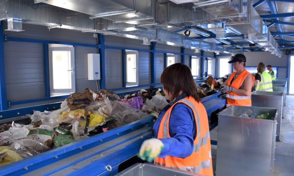 На Сахалине завершили пусконаладочные работы нового мусоросортировочного комплекса