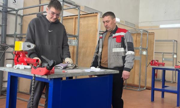 Старшеклассников Южно-Сахалинска приглашают познакомиться со строительными профессиями