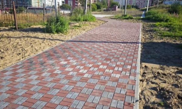В Охе завершён первый этап работ на Аллее Славы