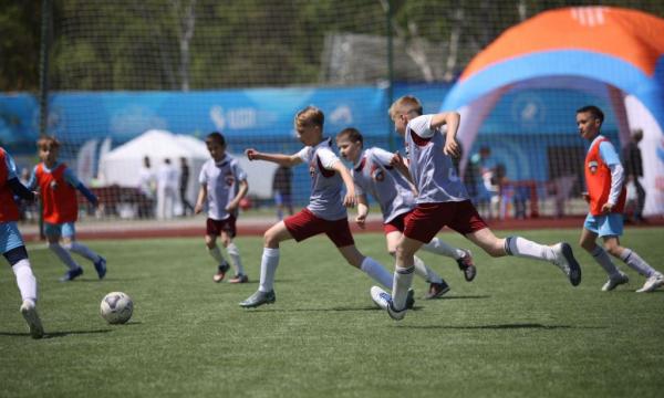 Звезды футбола порадовали сотни сахалинских болельщиков на Фестивале ЦСКА