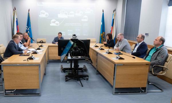 С представителями организаций, расположенных в центре города, обсуждают вопросы транспортной реформы и создания комфортной среды