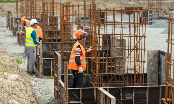 В Южно-Сахалинске возводят современный умный спорткомплекс