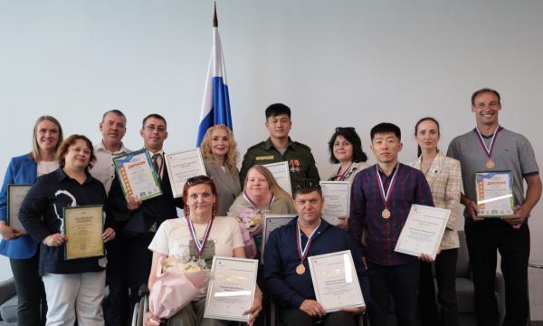 Сахалинских спортсменов наградили за успехи в «ИнваАмур 2025»