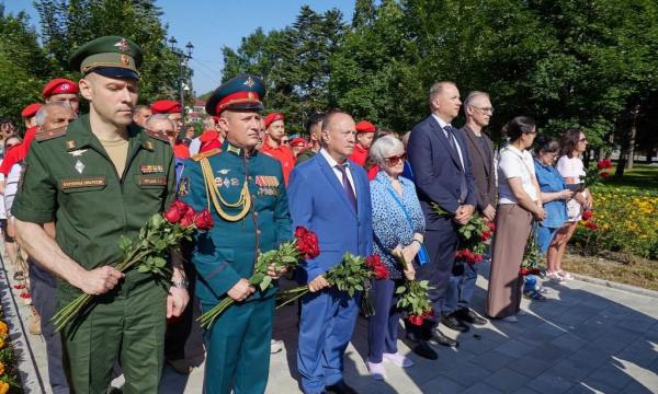 В Южно-Сахалинске отметили день рождения воздушно-десантных войск